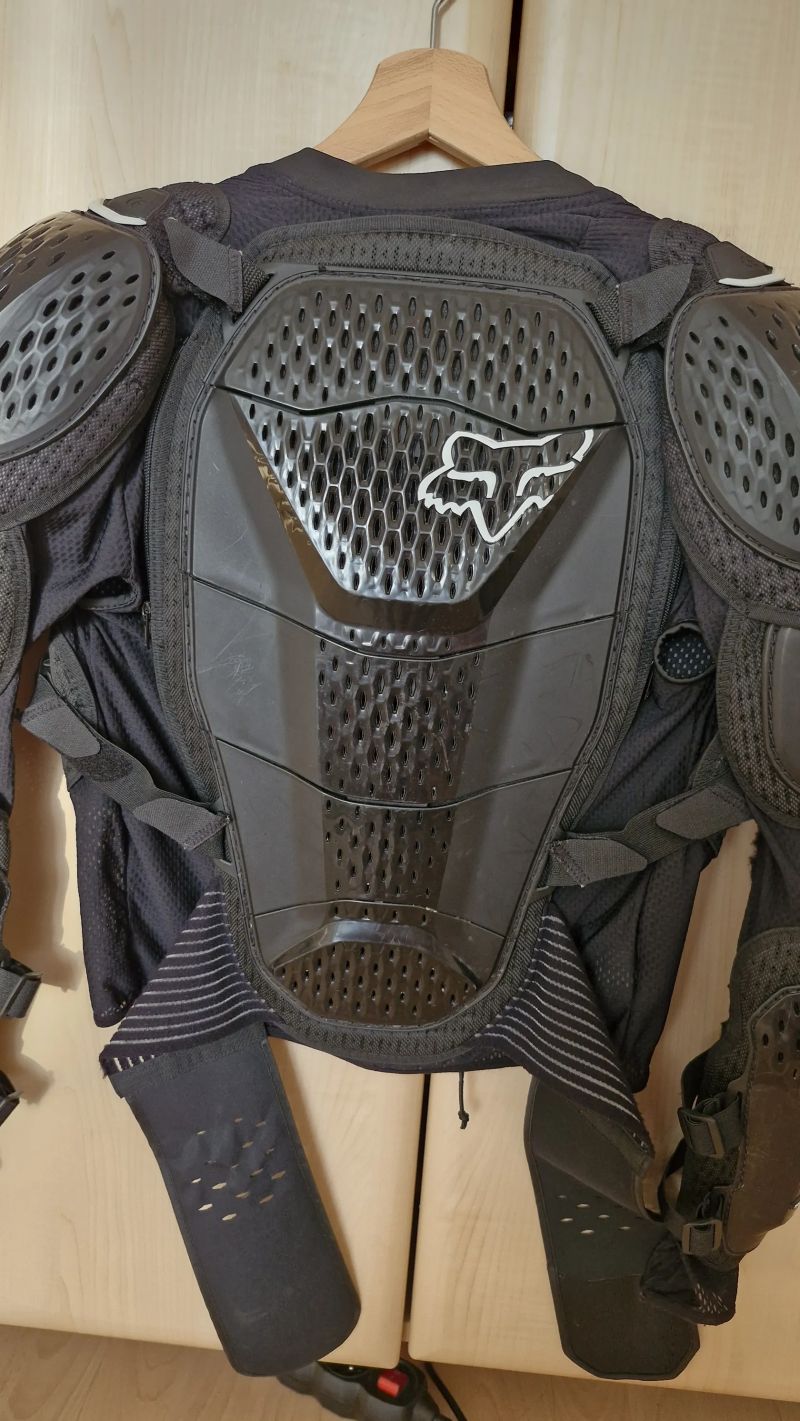 Chránič hrudi a páteře FOX TITAN SPORT černý Vel. S