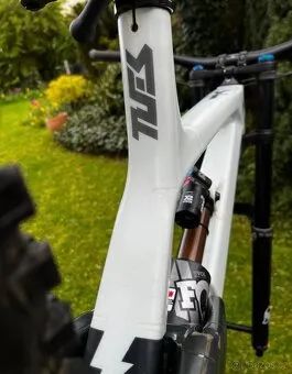 YT Industries Tues CF PRO