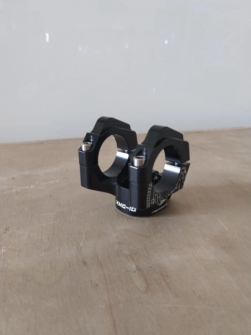predstavec Aerozine XNC 10mm / 31,8mm + packeta Zdarma