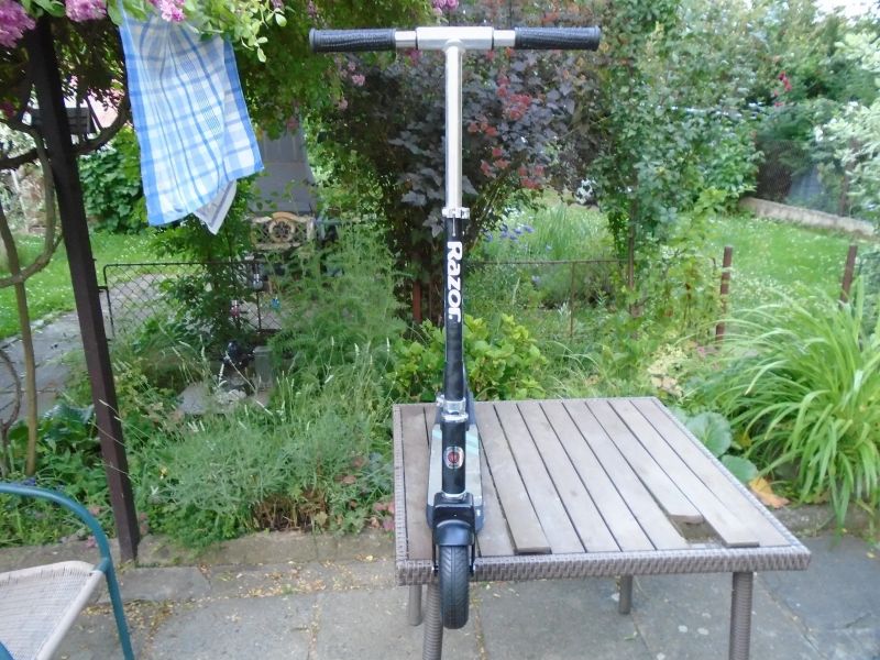 Razor A5 Air Odrážecí koloběžka černá pěkná PC: 2700 Kč