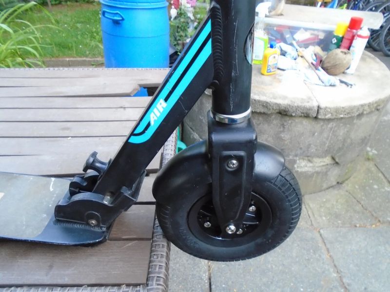 Razor A5 Air Odrážecí koloběžka černá pěkná PC: 2700 Kč