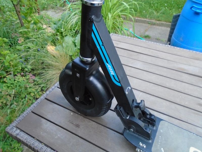 Razor A5 Air Odrážecí koloběžka černá pěkná PC: 2700 Kč