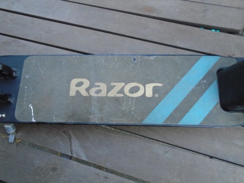 Razor A5 Air Odrážecí koloběžka černá pěkná PC: 2700 Kč