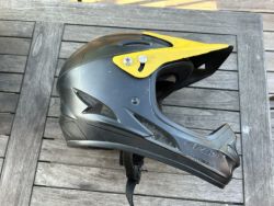 integrálka DEMON Podium MIPS vel. S 55-56cm + brýle DEMON
