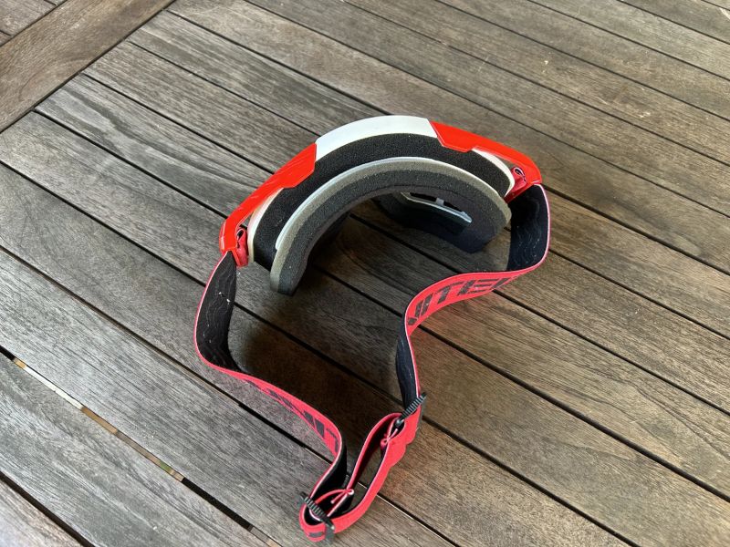integrálka DEMON Podium MIPS vel. S 55-56cm + brýle DEMON