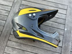 integrálka DEMON Podium MIPS vel. M 56-58cm + brýle DEMON