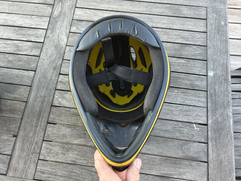 integrálka DEMON Podium MIPS vel. M 56-58cm + brýle DEMON