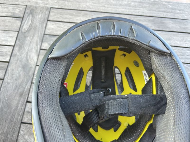 integrálka DEMON Podium MIPS vel. M 56-58cm + brýle DEMON