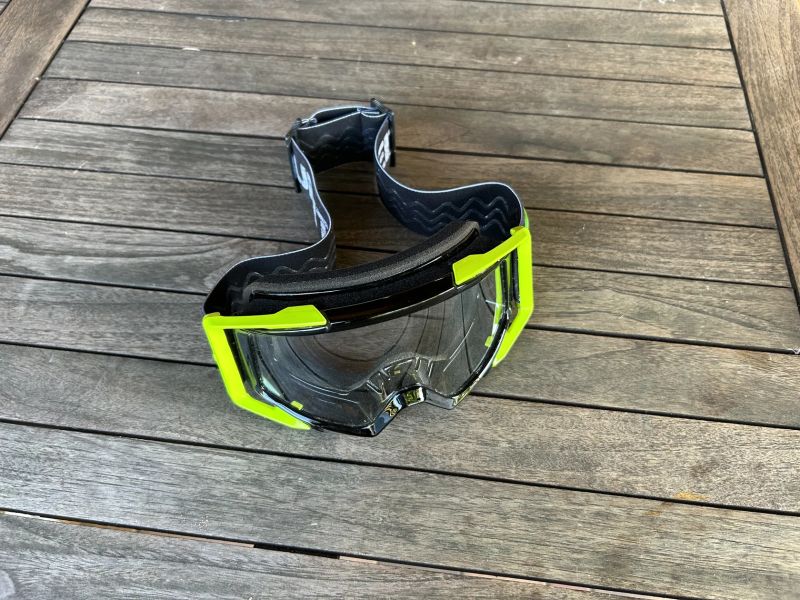 integrálka DEMON Podium MIPS vel. M 56-58cm + brýle DEMON