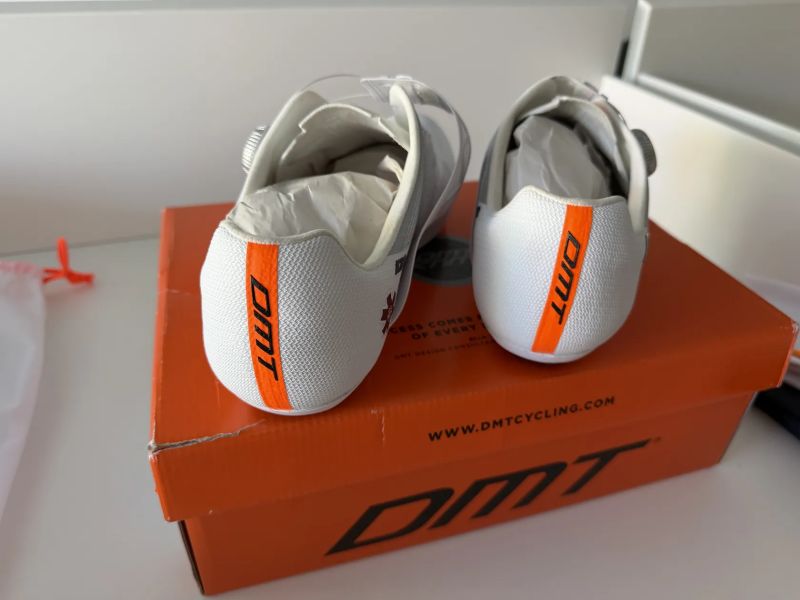 Cyklistické tretry DMT KR0 EVO Road, vel. 45, bílé/stříbrné