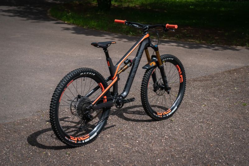 Canyon Spectral CFR 9.0 LTD