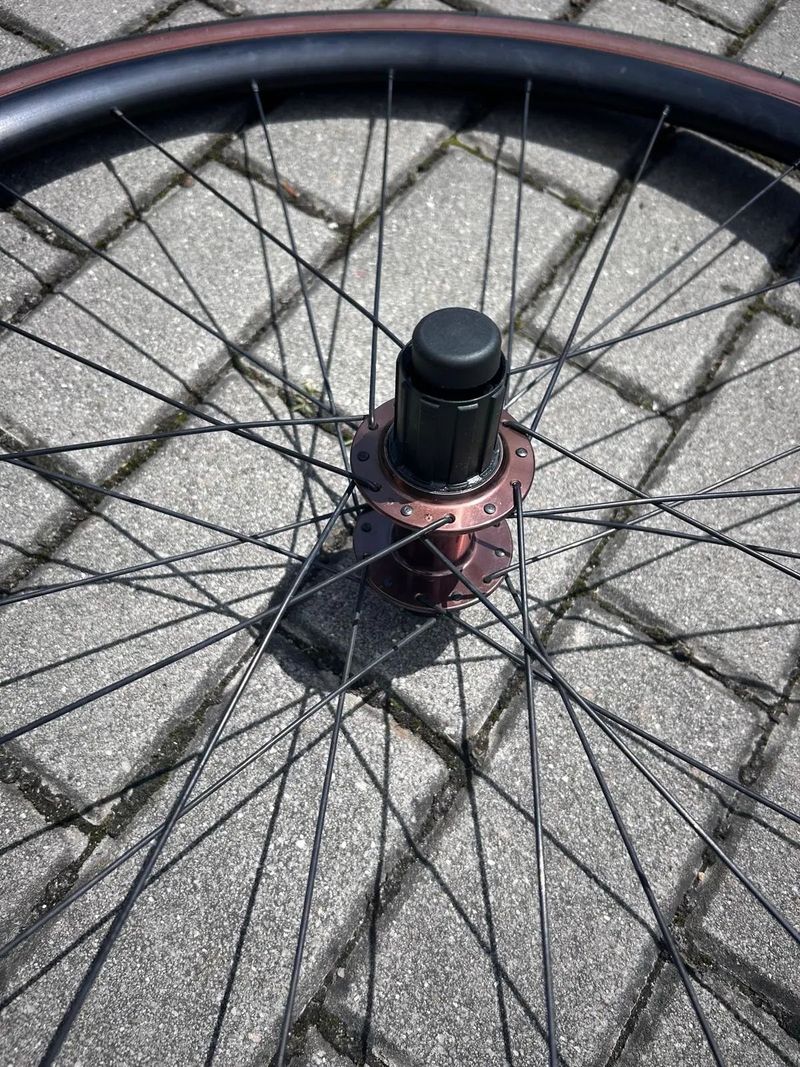 Bontrager Paradigm SL TLR 700C