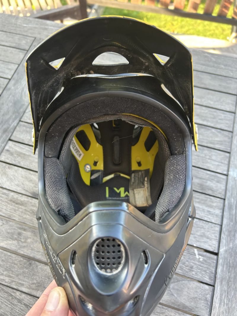 integrálka DEMON Podium MIPS vel. S 55-56cm