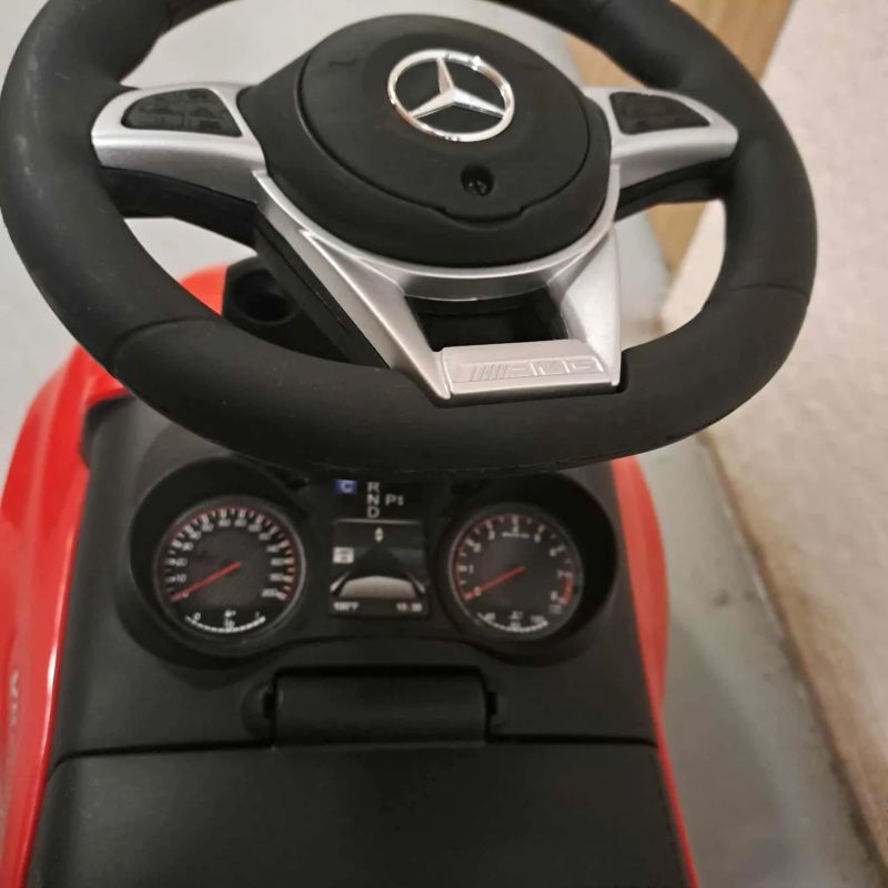 Prodám dvě odrážedla: Baby Mix MB C63 AMG a čtyřkolku Quad Dohány