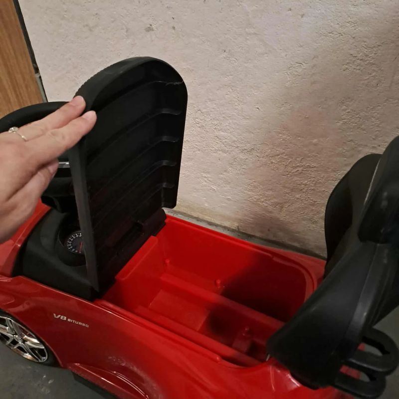 Prodám dvě odrážedla: Baby Mix MB C63 AMG a čtyřkolku Quad Dohány