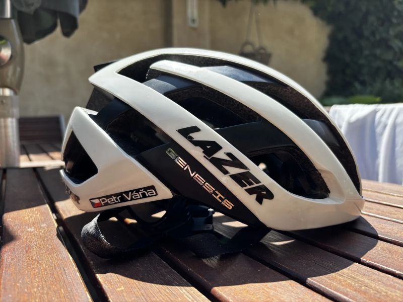 Lazer Genesis černá a bílá vel. 55-59 cm