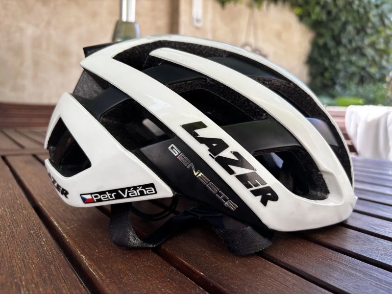 Lazer Genesis černá a bílá vel. 55-59 cm