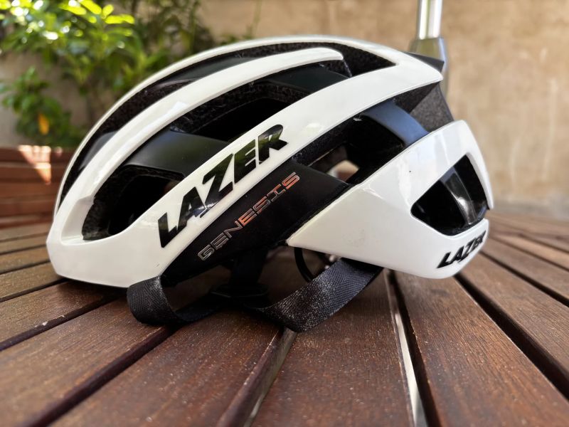 Lazer Genesis černá a bílá vel. 55-59 cm