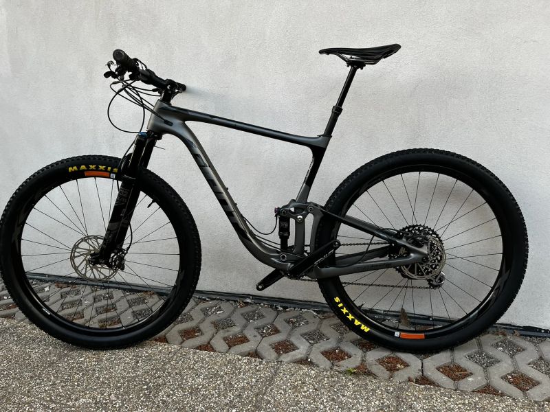 Giant Anthem Advanced Pro 29 1 (L) + Crankbrothers teleskopka