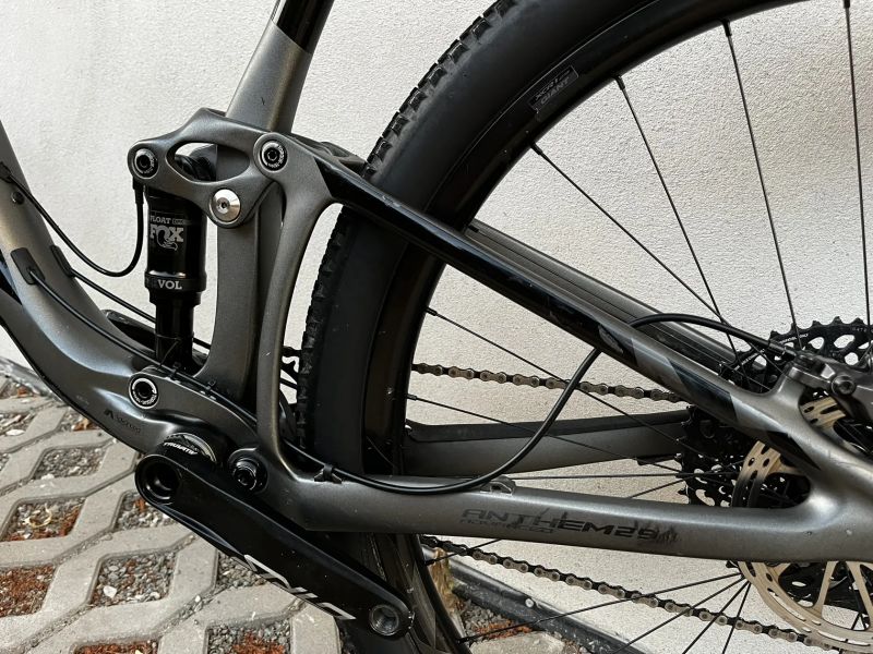 Giant Anthem Advanced Pro 29 1 (L) + Crankbrothers teleskopka