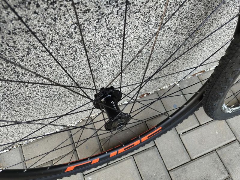 Gravel kola Cube s plášti Maxxis Ravager