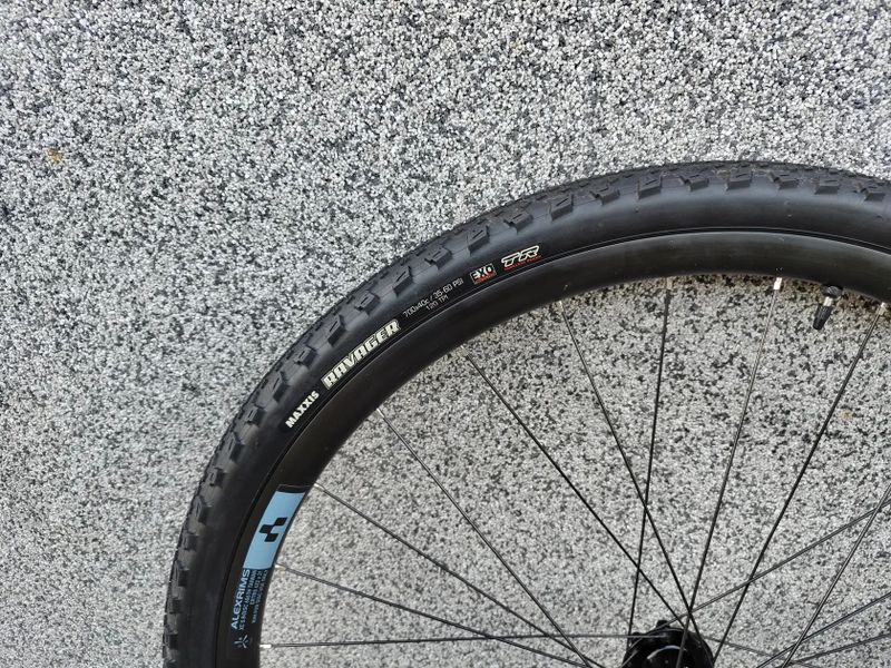 Gravel kola Cube s plášti Maxxis Ravager