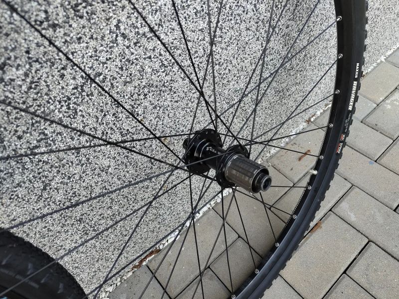 Gravel kola Cube s plášti Maxxis Ravager