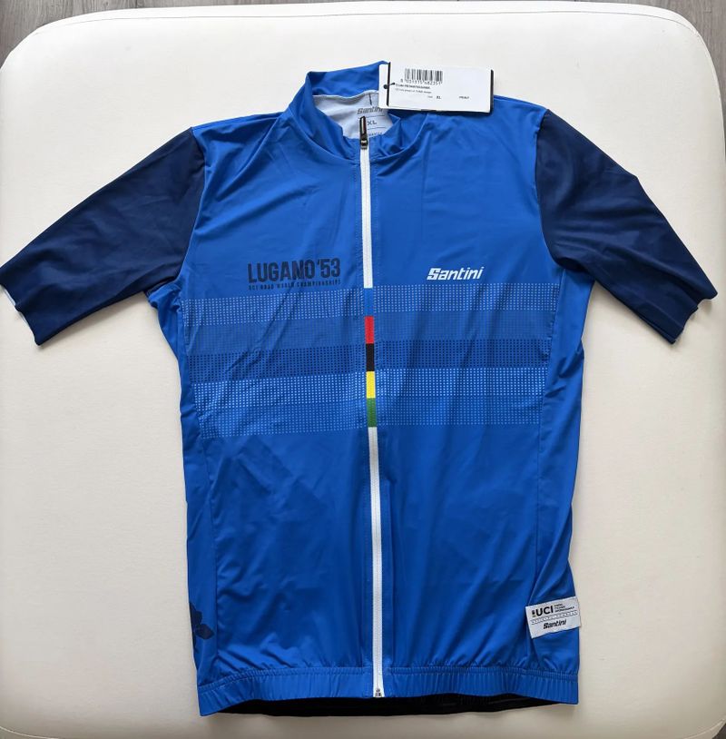 Prodám nové nevybalené komplety Santini - kraťase + dresy 