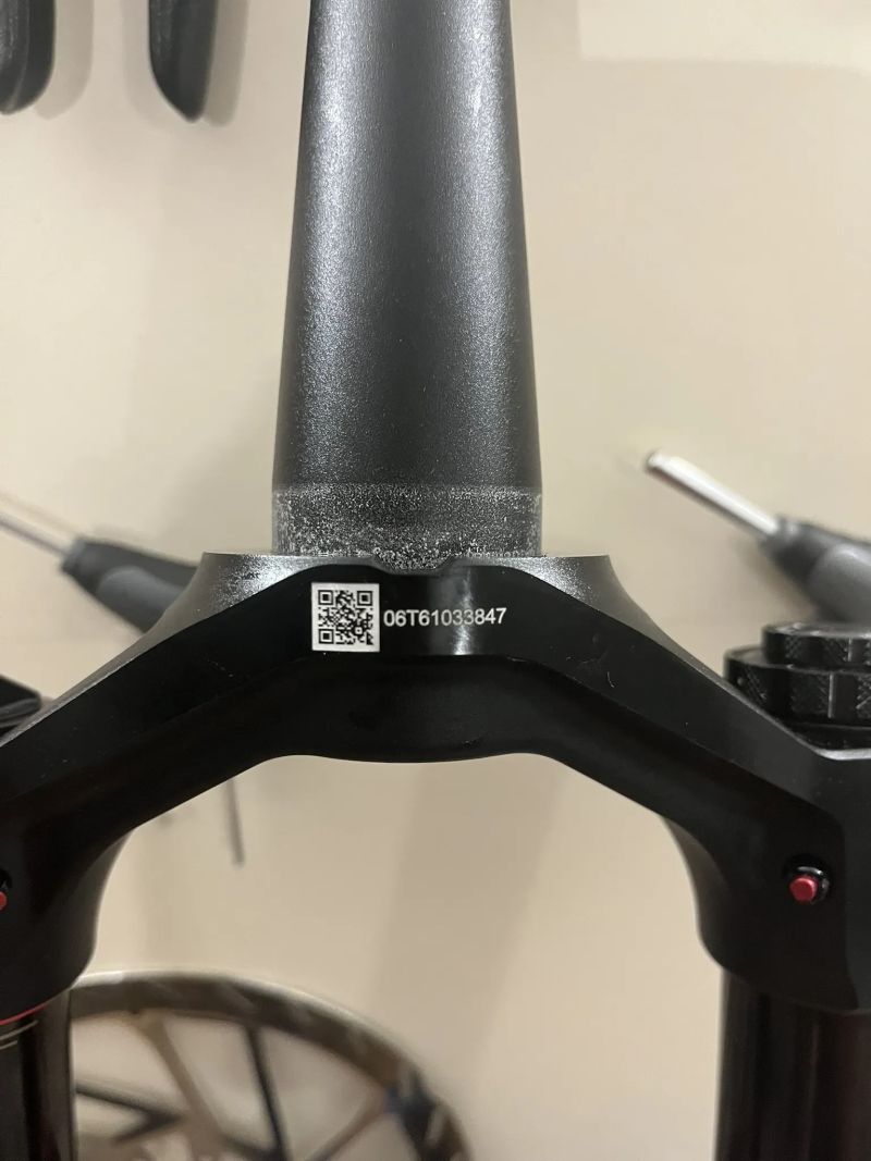 NOVÁ vidlice RockShox Lyrik Ultimate E1 170 mm Eectric Red