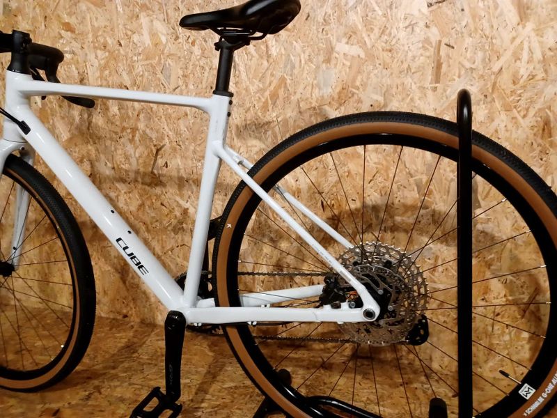 Gravel kolo NUROAD EX 2026 28 cotton´n´grey, velikost rámu M