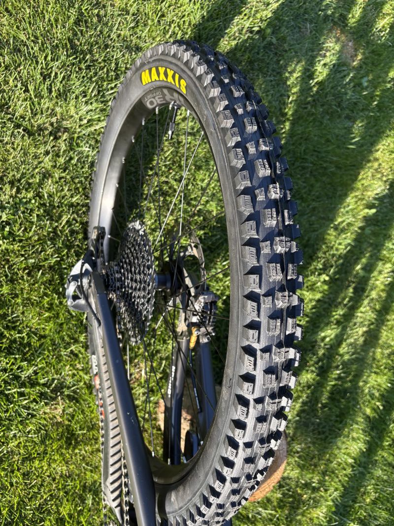 Santa Cruz Nomad 6 C S MX Ohlins Saint