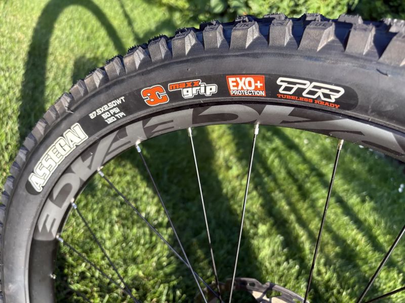 Santa Cruz Nomad 6 C S MX Ohlins Saint