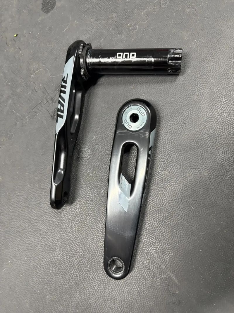 Sram Rival XPLR DUB wide 8-bolt kliky 170mm