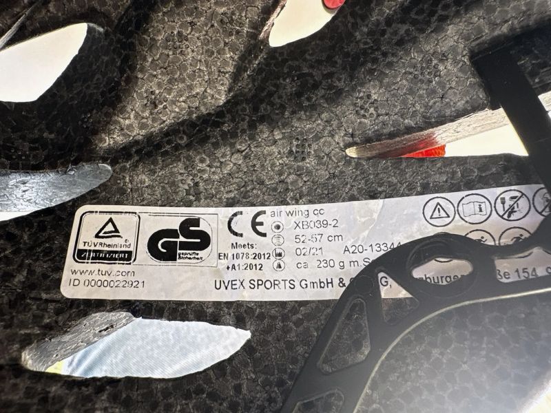 Predám cyklistickú prilbu UVEX Air Wing CC, v. 52-57cm (S)