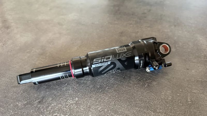 Zadní tlumič RockShox SIDLuxe Ultimate 2P Remote OutPull SoloAir 210x50