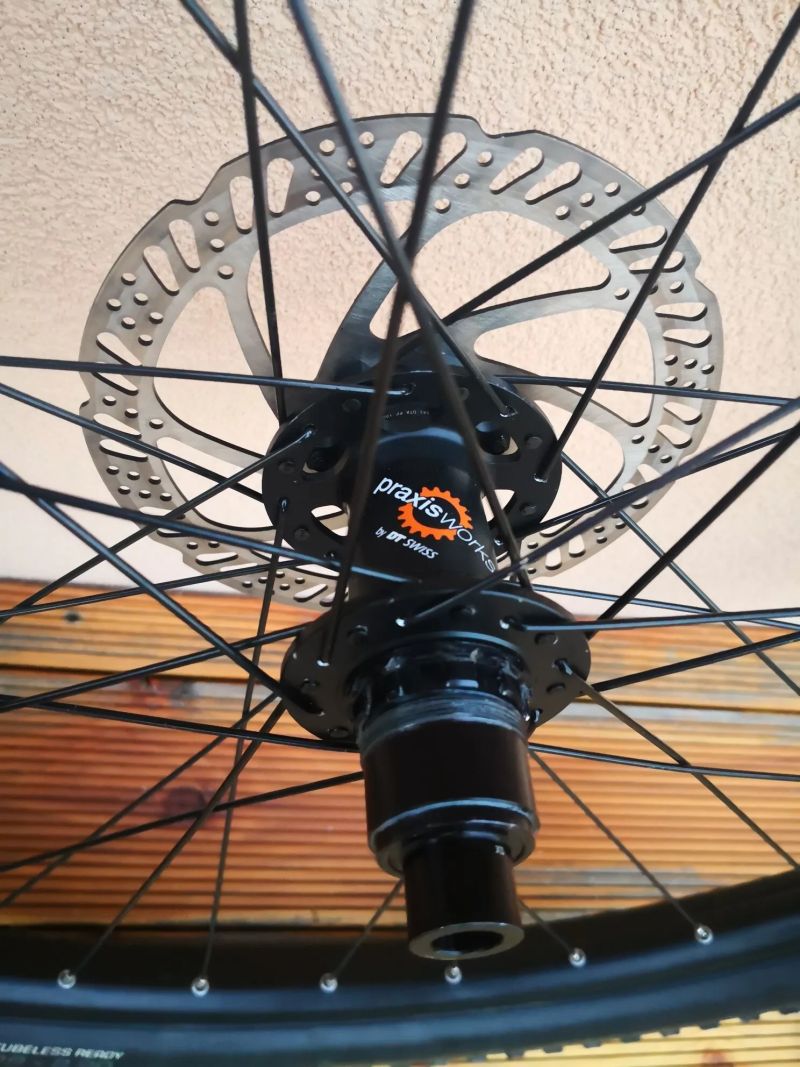 Zapletená kola DT Swiss 350 (Praxis Works)