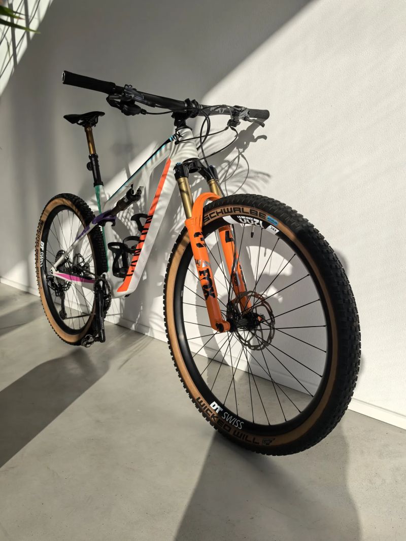 Canyon Lux trail CF9 Emily Batty edition