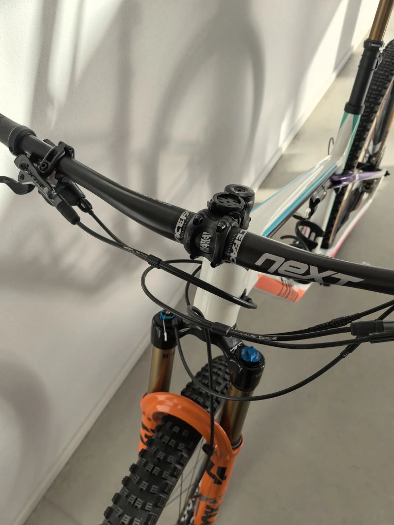 Canyon Lux trail CF9 Emily Batty edition
