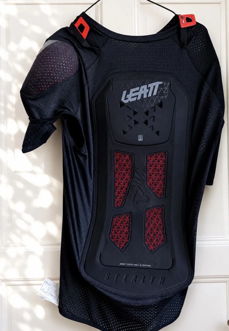  Chráničová vesta - LEATT AirFlex Stealth Body Tee 