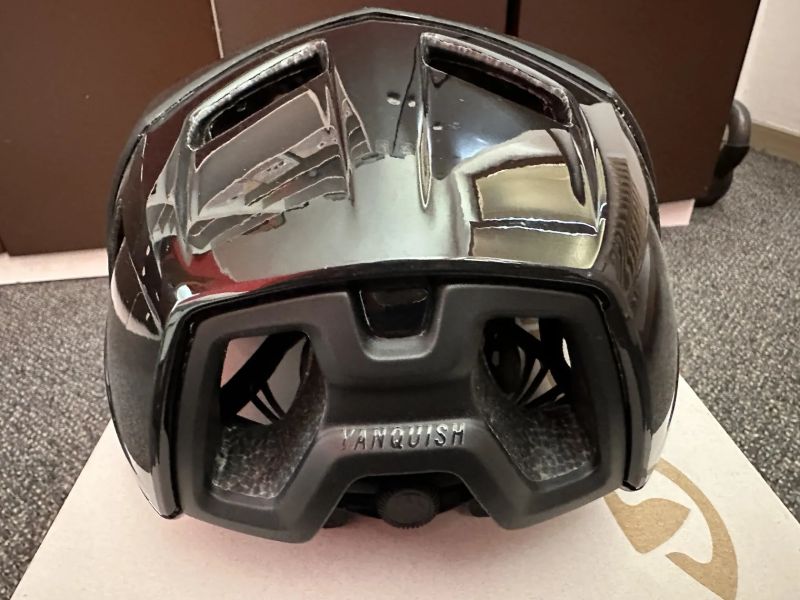 Cyklistická prilba Giro Vanquish Integrated Mips