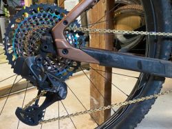 Prodám přehazovačku Sram XX1 AXS eagle 12s s řazením, bateríí a nabíječkou