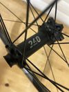 29” KARBONOVÁ KOLA DT SWISS XMC 1501 XD V DOKONALÉM STAVU