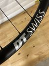29” KARBONOVÁ KOLA DT SWISS XMC 1501 XD V DOKONALÉM STAVU