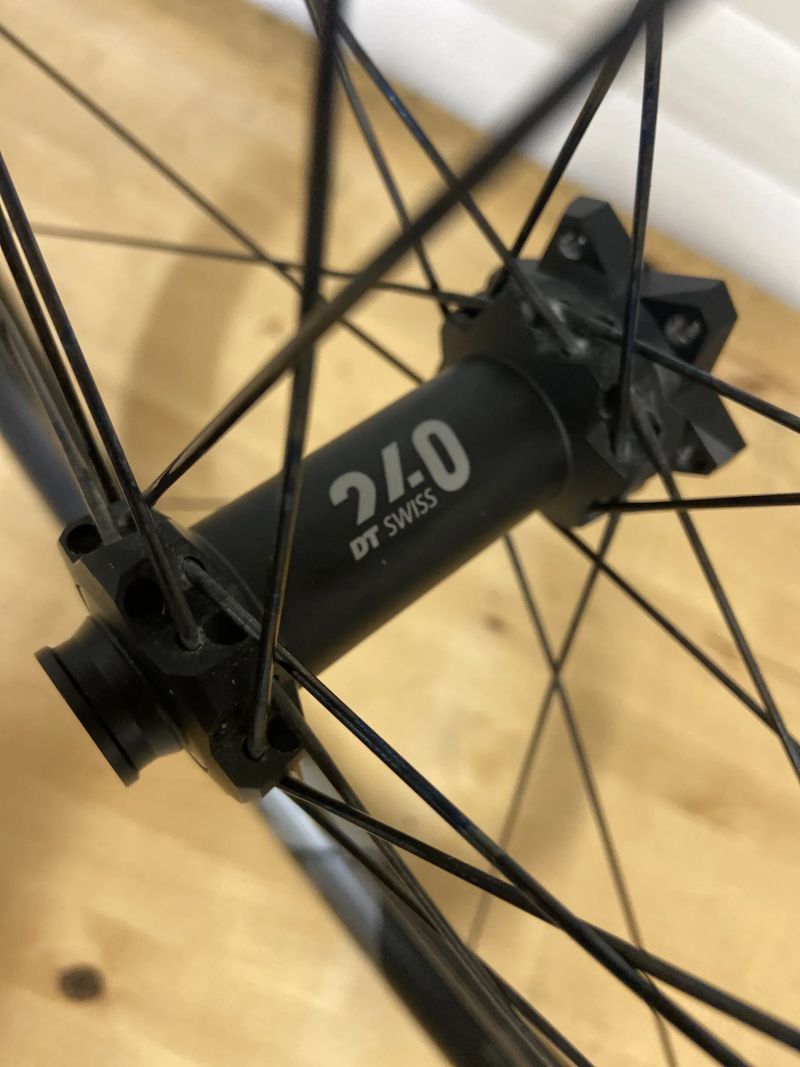 29” KARBONOVÁ KOLA DT SWISS XMC 1501 XD V DOKONALÉM STAVU