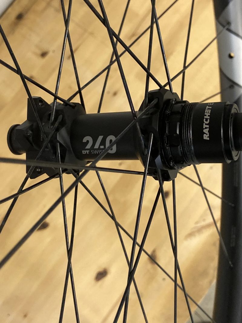 29” KARBONOVÁ KOLA DT SWISS XMC 1501 XD V DOKONALÉM STAVU