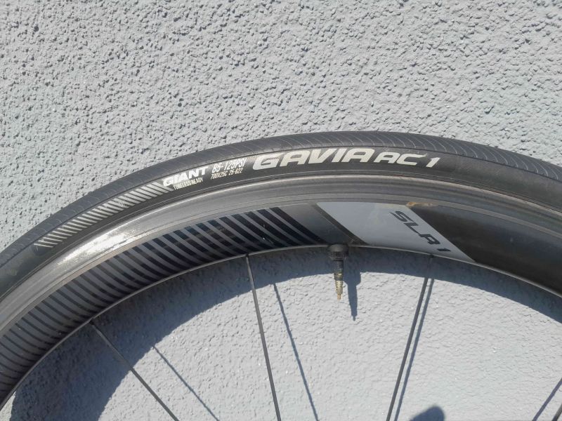 = pár zapletených kol Giant SLR1 40 =
