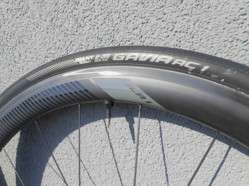 = pár zapletených kol Giant SLR1 40 =