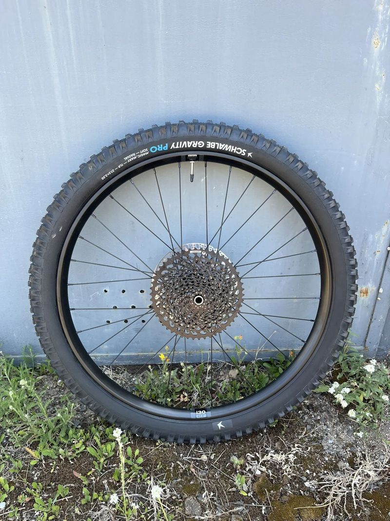 NOVÁ zapletená kola WTB ST Tough i30 TCS 2.0 mullet (29"/27,5"), XD ořech