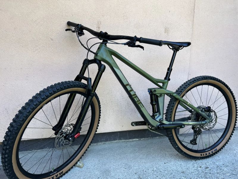 Málo jetý Cube Stereo 140 HPC Rookie Carbon - velikost S