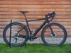 Carbon Gravel Custom 2026, GRX 810 1x11, M/L (175-185cm), 8,4kg, kazeta ZTTO ultralight 11-46